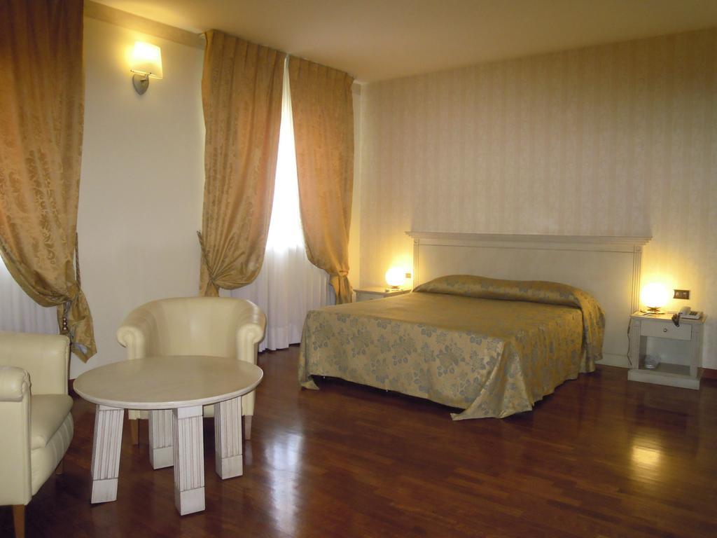Hotel Villa Medici Rocca San Giovanni Dış mekan fotoğraf